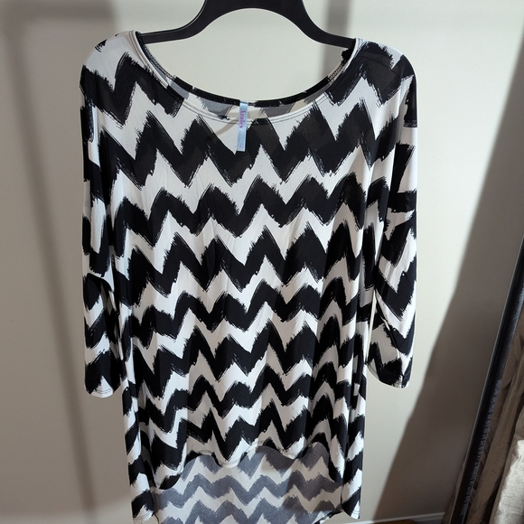 Azules Black and White Zigzag Tunic - Picture 1 of 3
